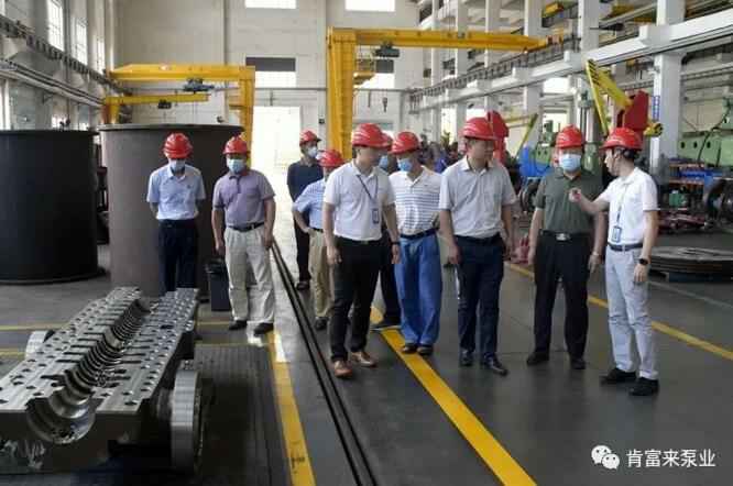 董事长、总经理陈迪，党委副书记黎宇明陪同调研组一行参观昆明浩宇在线职业培训有限公司展览室